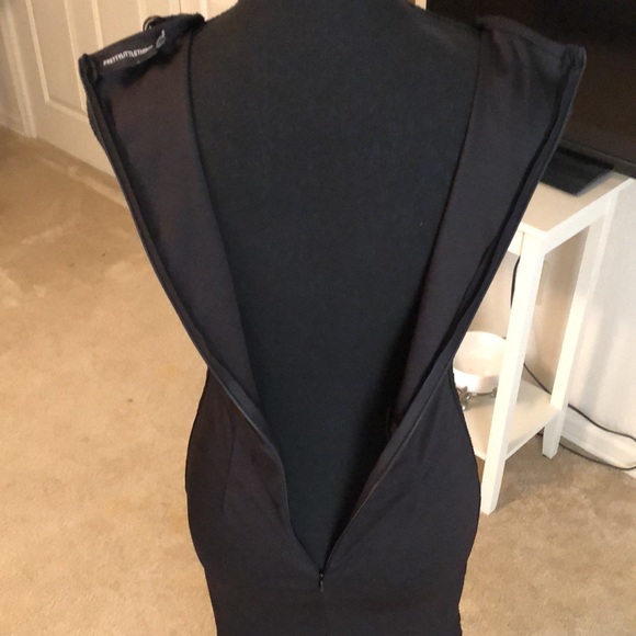 Plunge/Fringe -Pretty Little Thing -Dress in Black-Size 4 USA-Super Sexy - Picture 11 of 15